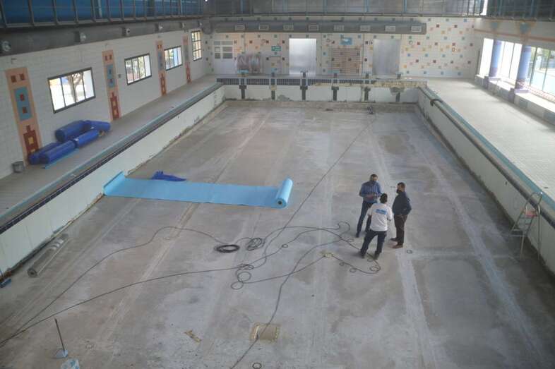 Vaso vacío de la piscina municipal de Valsequillo/TA.